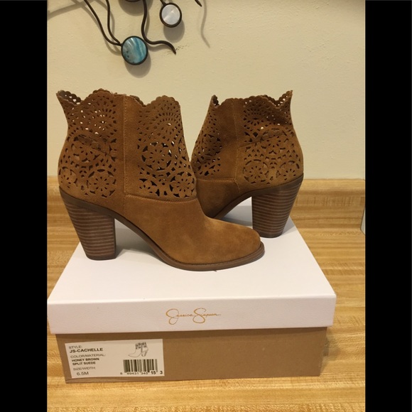 NWT~Jessica Simpson Laser Cut Suede Booties - Picture 2 of 7